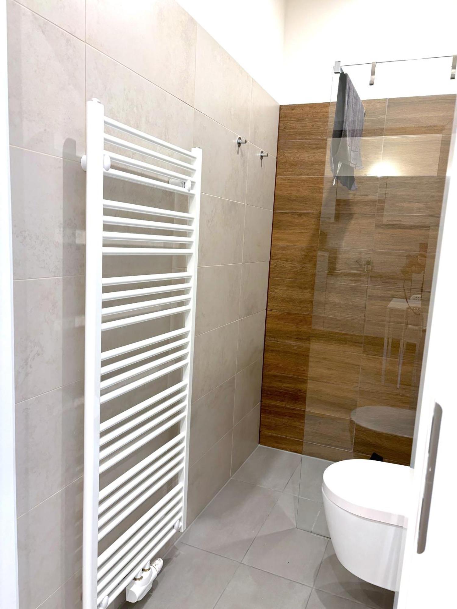 Traumhafte Wohnung Fuer 2, Walk In Dusche, Extra Kueche, Nespresso, Zentral Viyana Dış mekan fotoğraf